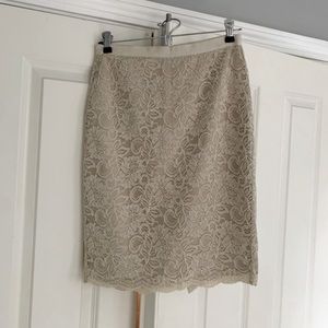 Lace pencil skirt - New York & Company Collection size 0